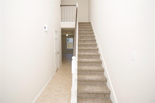 Building Photo - 12039 Clifton Oaks Dr