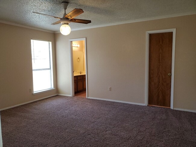 Building Photo - 4200 Pyracantha Dr
