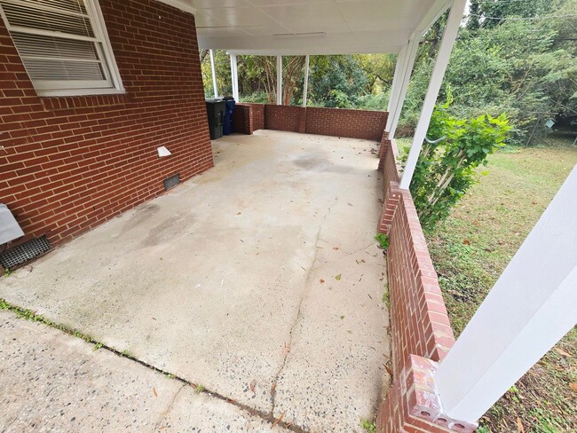 Building Photo - 3-Bedroom Brick Home for Rent in Graham, NC!