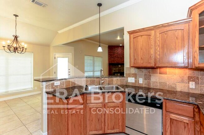 Building Photo - 2013 Drawbridge Dr