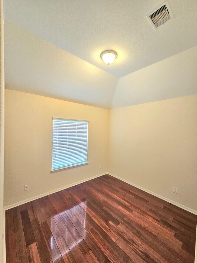 Building Photo - 9610 Knights Station Dr