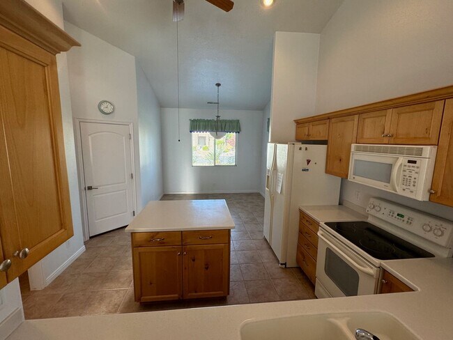 Building Photo - 3-Bed, 2-Bath Standalone Home with 2 Car G...