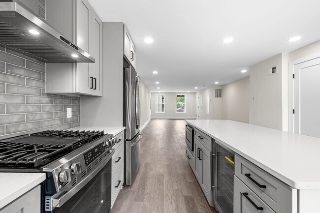 Building Photo - 3552 Warder St NW