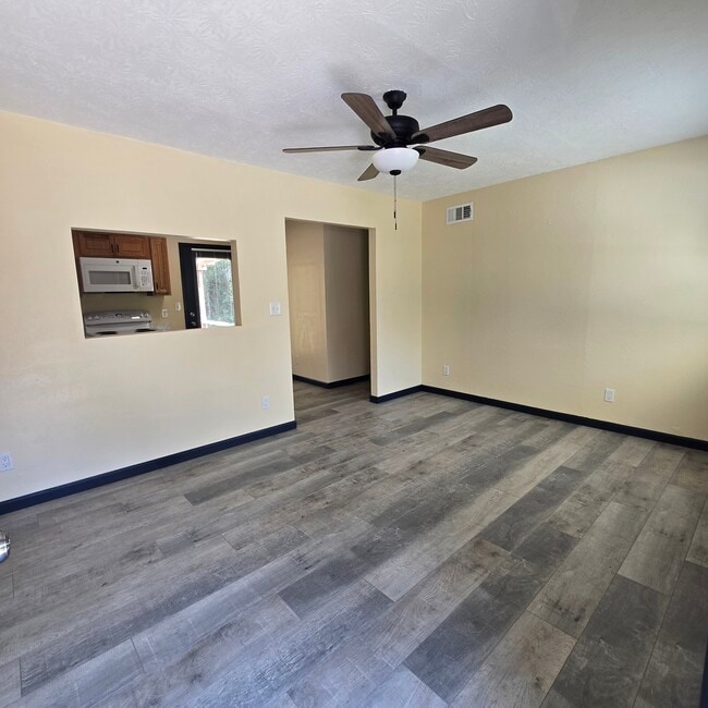 Building Photo - 1648 Pepper Dr