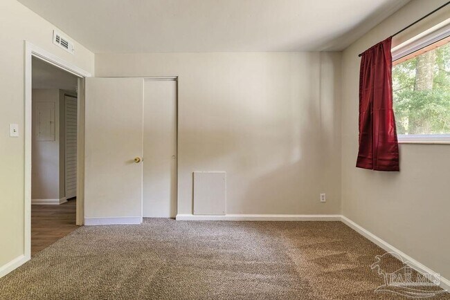 Building Photo - 4936 Springhill Dr
