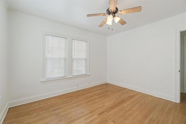 Building Photo - 1905 N Brauer Ave