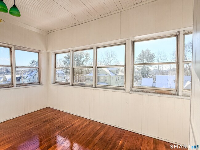 Building Photo - 162 Jubilee St