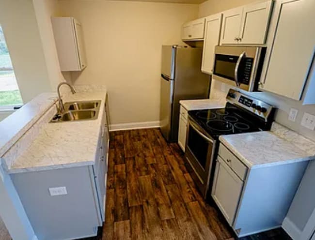 Building Photo - HALF OFF FIRST MONTH RENT ! ! !