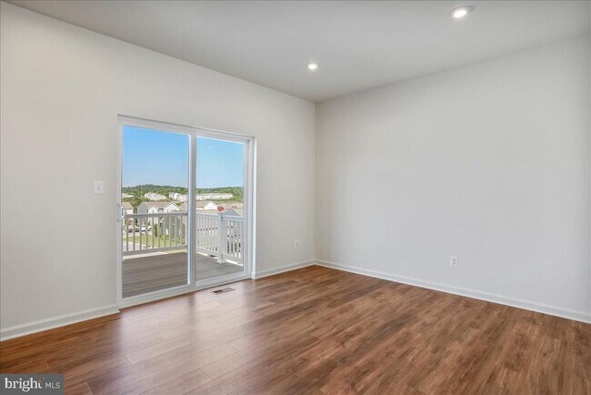 Building Photo - 64 Stafford Pl