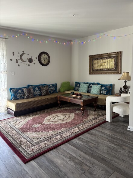 Building Photo - 2009 Thornbrook Way