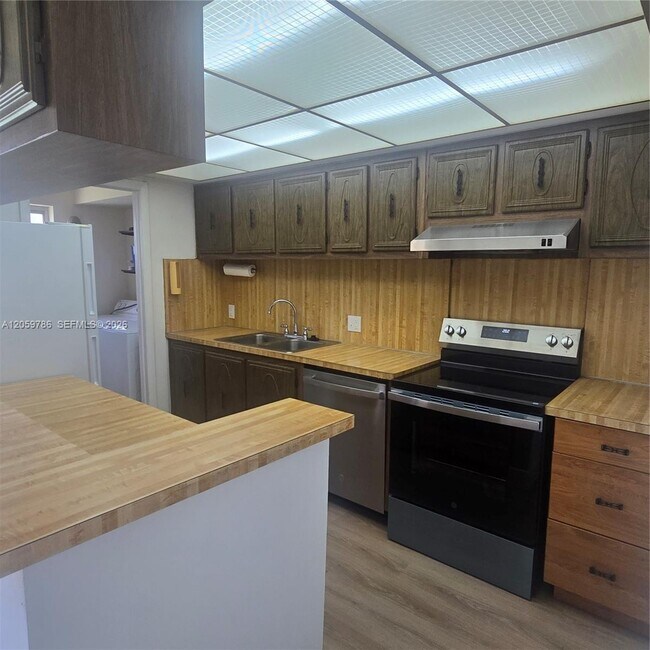 Building Photo - 8401 SW 107th Ave