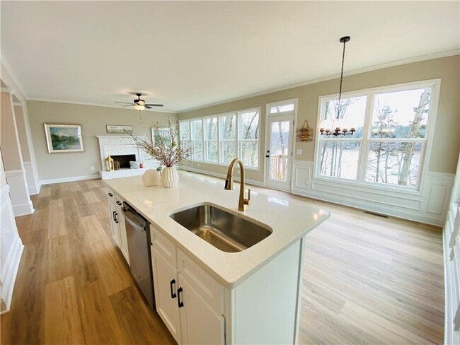 Building Photo - 6960 Diana Cir