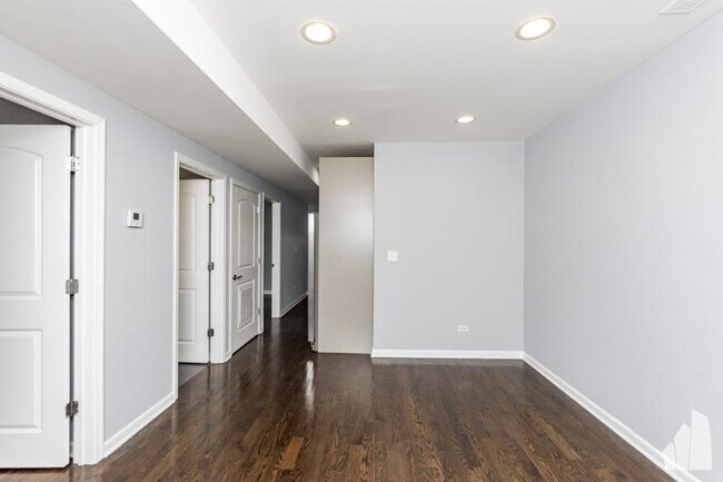 Building Photo - 2 bedroom in Maywood IL 60153