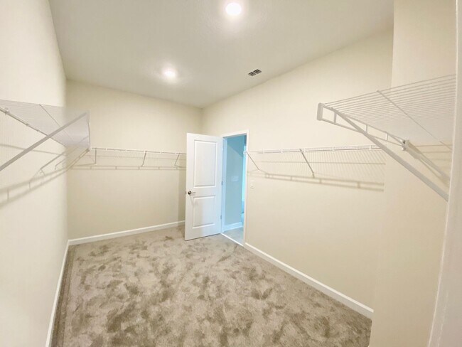 Building Photo - Awesome House for Rent