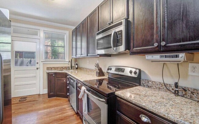 Building Photo - Wales Garden- Fully Furnished Unit