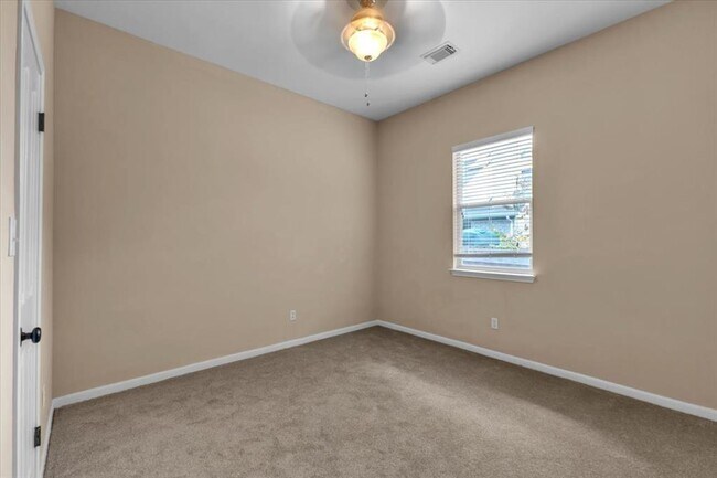 Building Photo - 5009 Hibiscus Valley Dr