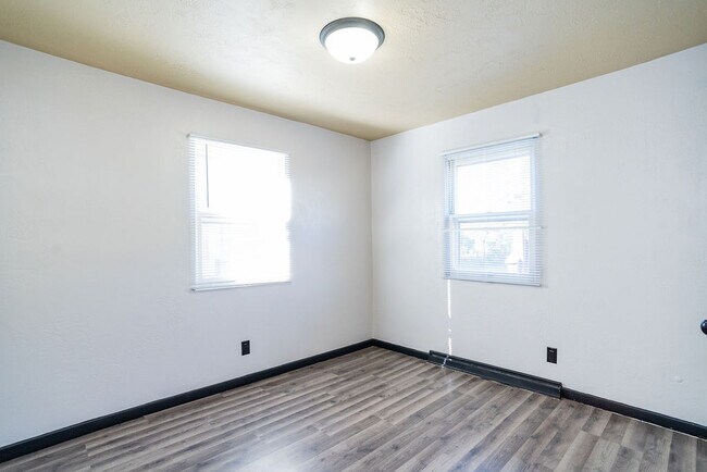 Building Photo - 1309 S Gary Dr