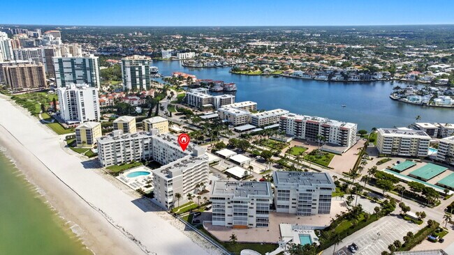 Building Photo - Naples Continental - Condo on the beach!!