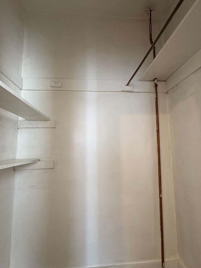 Building Photo - 36 Walnut St