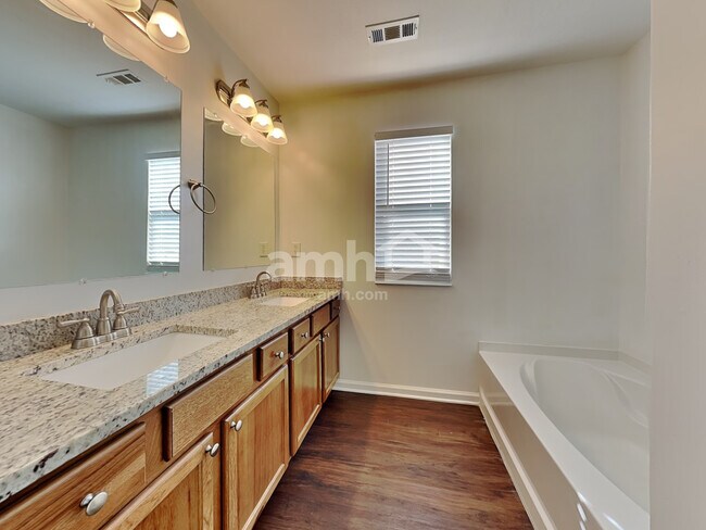 Building Photo - 20 Belwood Ct