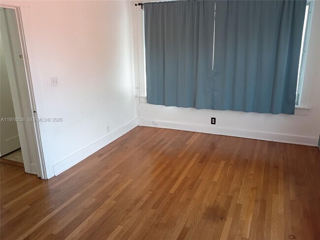 Building Photo - 2346 SW 20th St