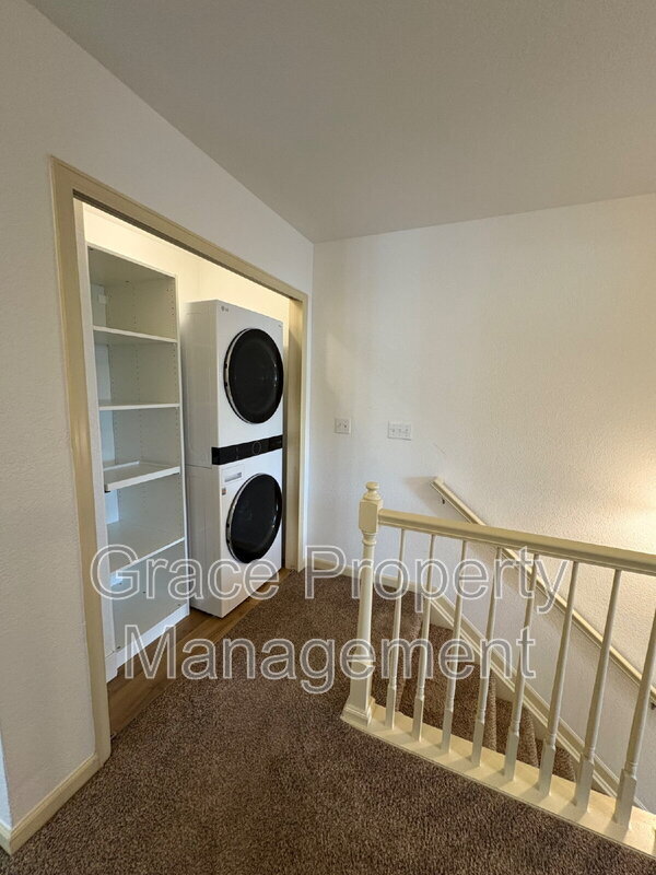 Building Photo - 352 Galapago St