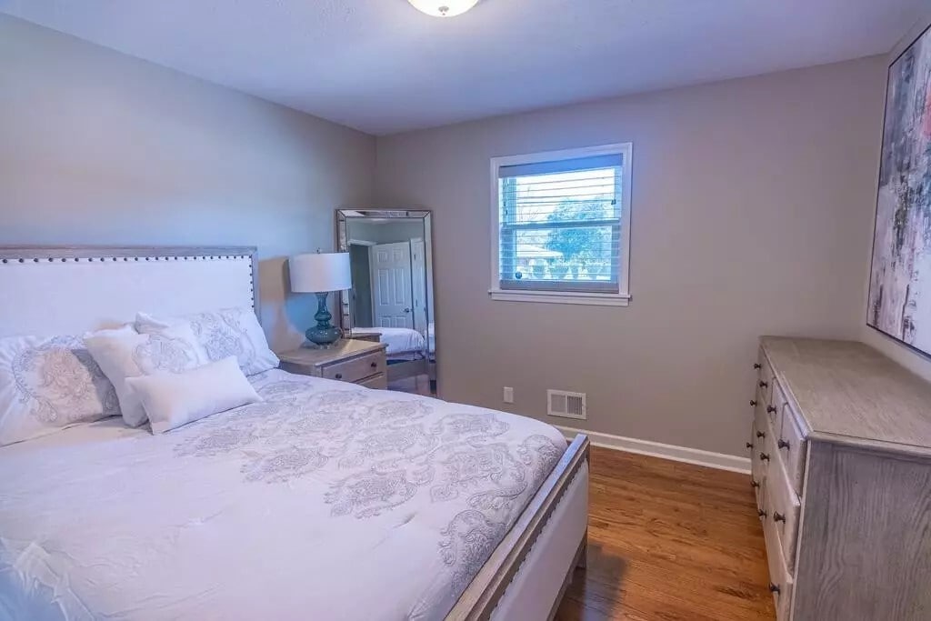 Building Photo - 614 Camellia St NE