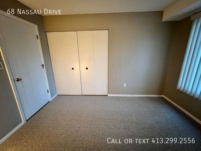 Building Photo - First Floor, 3 BR Condo in the Private Qua...