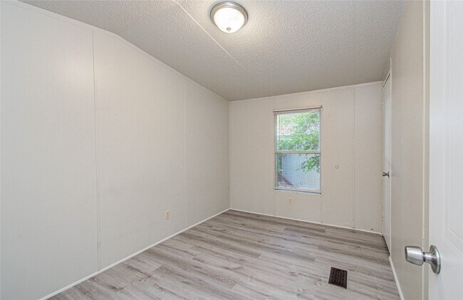 Building Photo - 13704 Lookout Ct