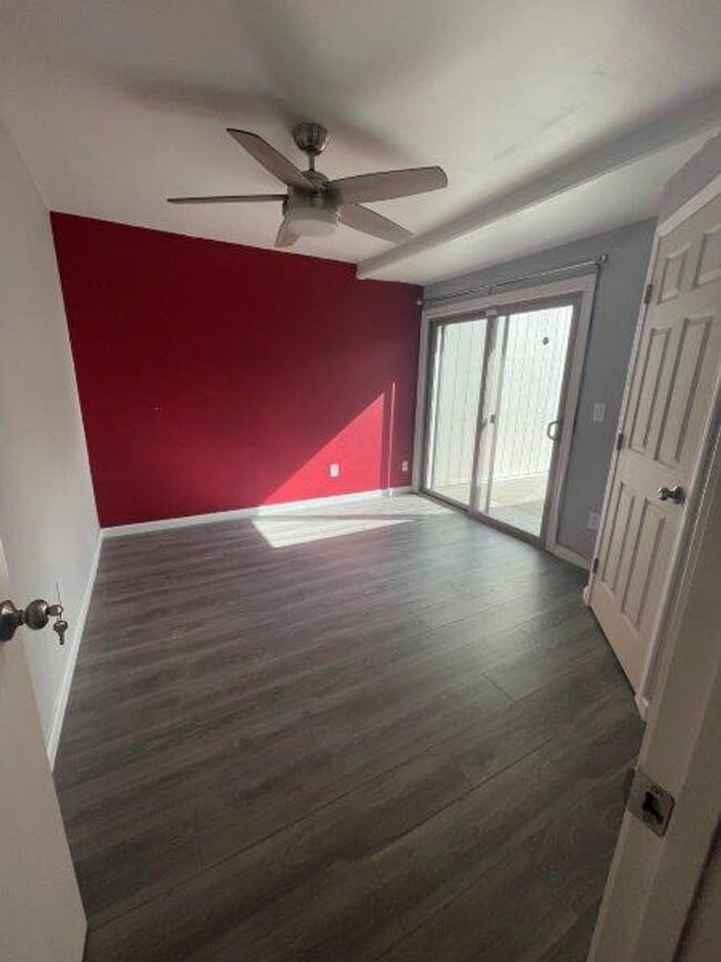 Building Photo - Gorgeous 3 Bedroom1/2 Plex in Elk Grove