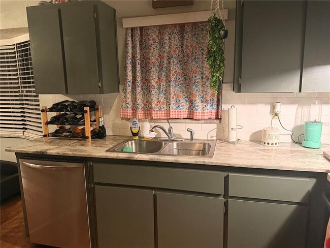 Building Photo - 7308 Fairwood Ave