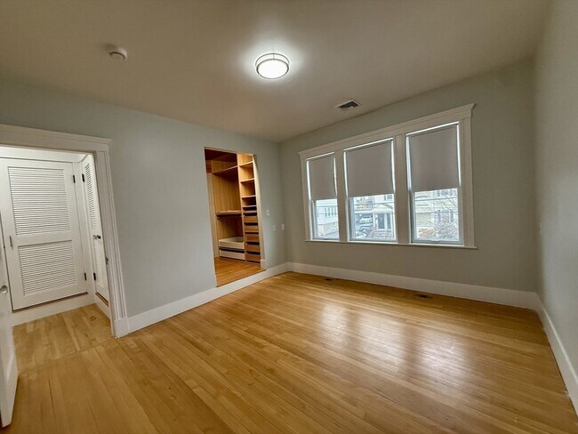 Building Photo - 174 Maplewood St