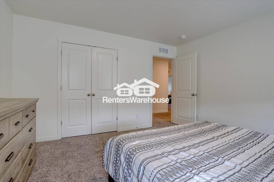 Building Photo - 2042 Rosette Ln