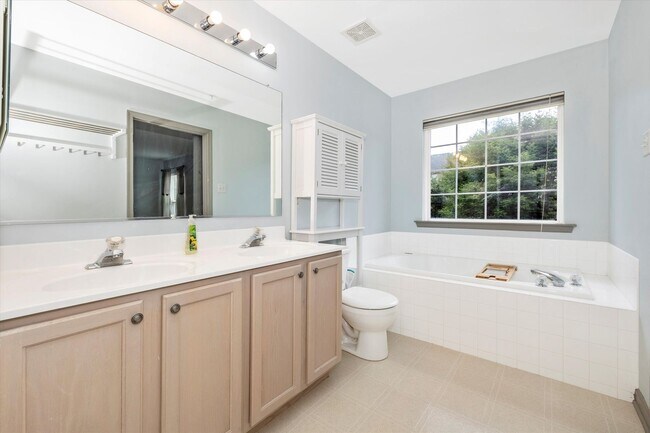 Building Photo - Twin Arch Crossing Rental