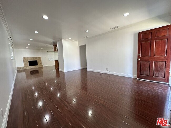 Primary Photo - 7924 Peachtree Ave