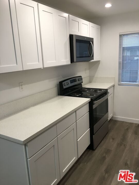 Building Photo - 13562 Vanowen St