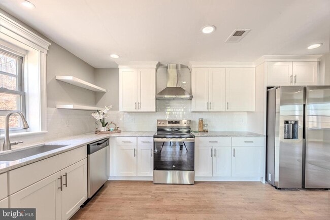 Building Photo - 422 Spackmans Ln