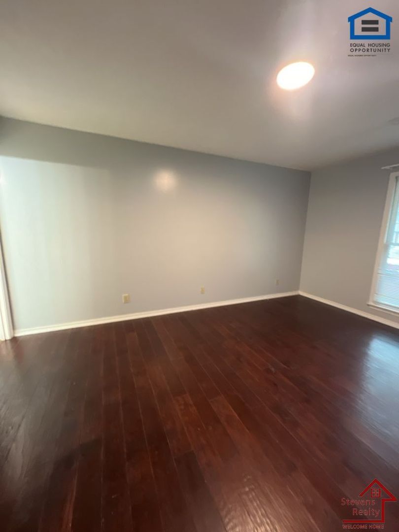 Building Photo - 1155 Carol Ln