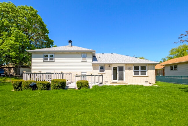 Building Photo - 7745 Woodstock Dr