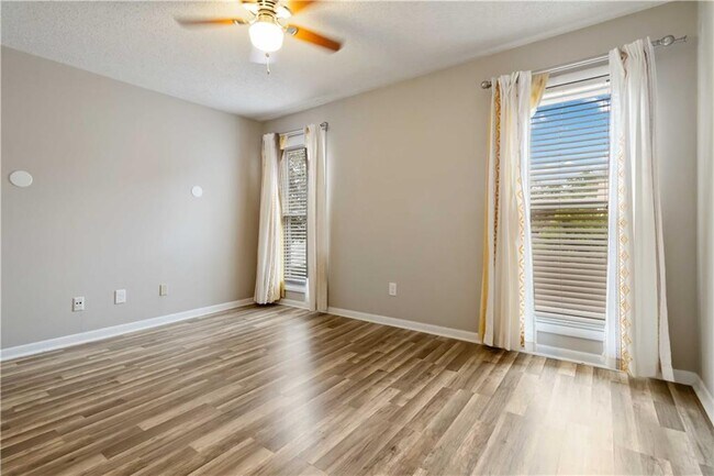 Building Photo - 694 Serramonte Dr