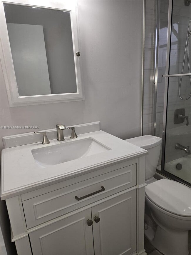 Building Photo - 5022 SW 93rd Ave