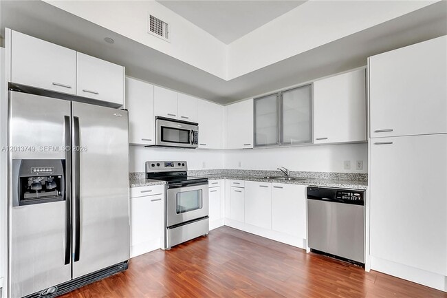 Building Photo - 1350 NW 8th Ct