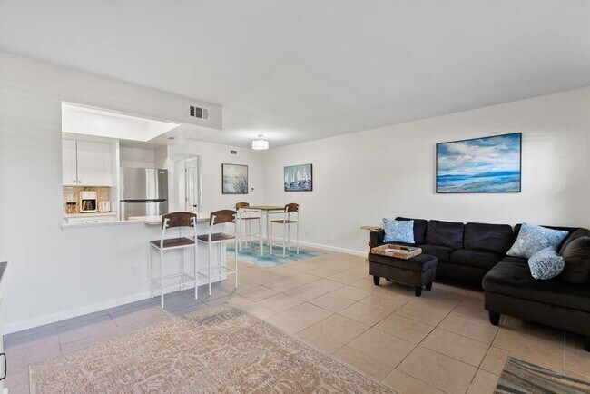 Building Photo - 2319 Tamarind Dr