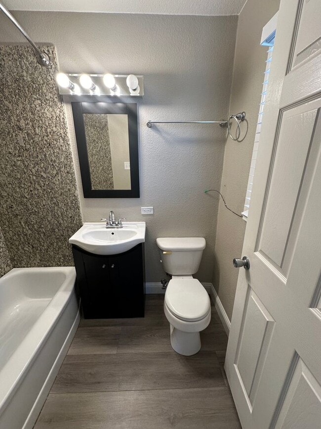 Building Photo - 215 Tahoe Ave