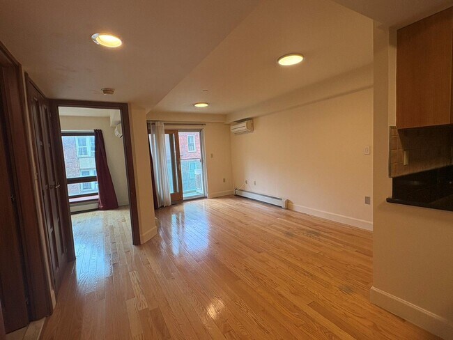 Building Photo - 140-22 Beech Ave