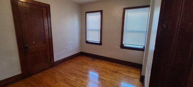 Building Photo - Charming 2 Bedroom Home in Minneapolis!!