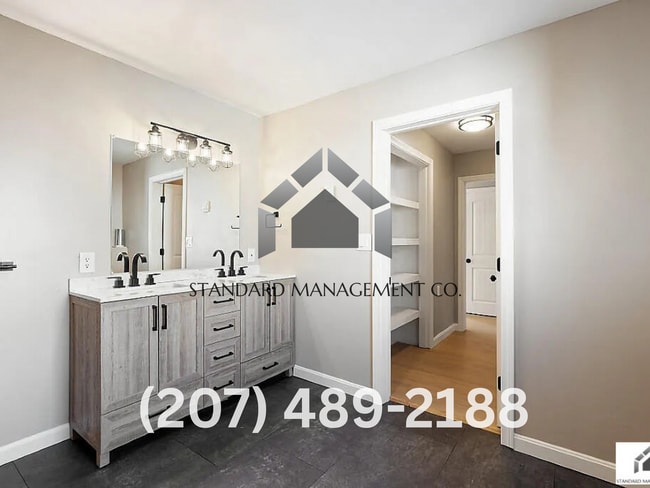 Building Photo - Spacious 4-Bedroom Home with Garage & Modern Heating  for Rent in Waterville