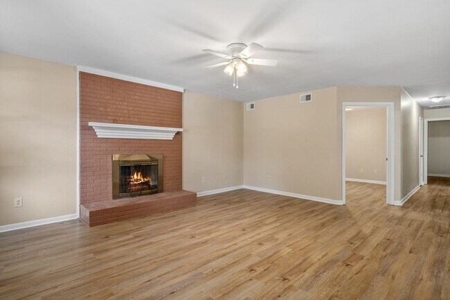 Building Photo - 4117 Rainbow Dr