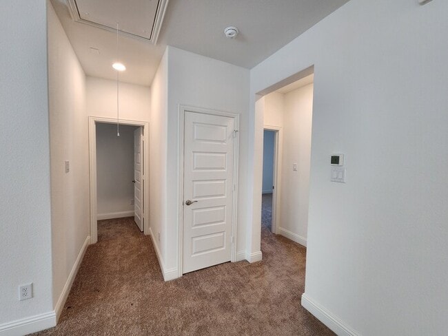 Building Photo - Move-in Special: 50% off second full month...