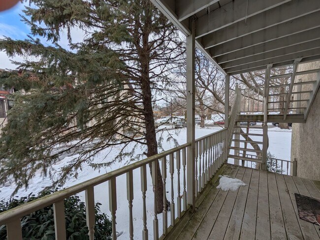 Building Photo - 416 Main St